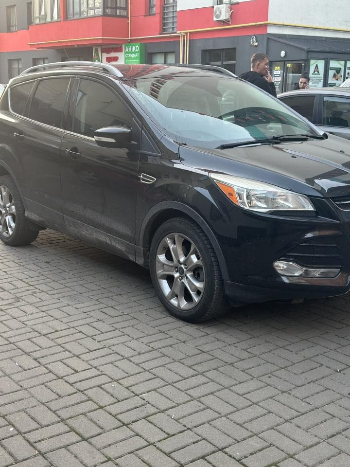 Ford Escape, пригнаний зі США для клієнтки USAUTO